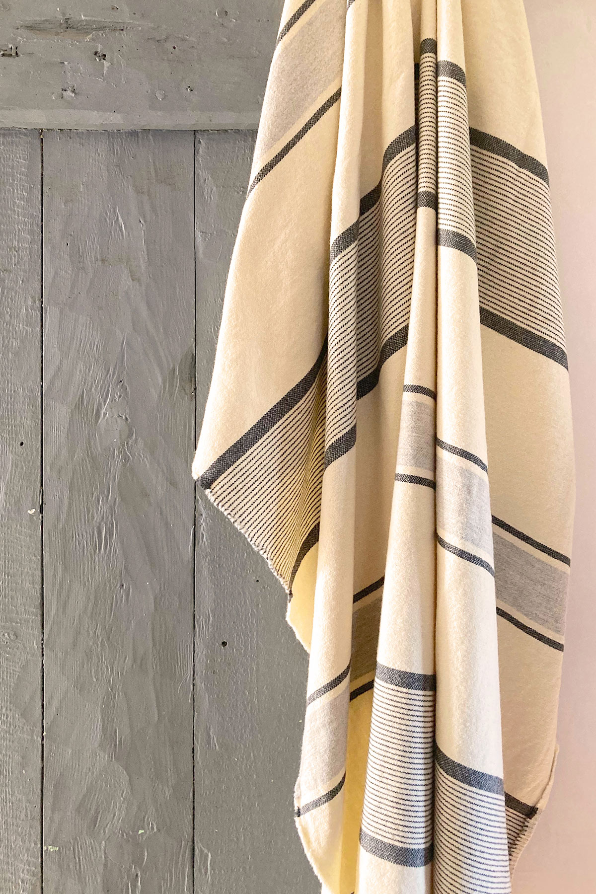 1_parc_naturel_auvergne_couverture_plaid_wool_laine_recycle_naturel_ecologique_made_in_france Couverture parc naturel d'auvergne en laine recyclée