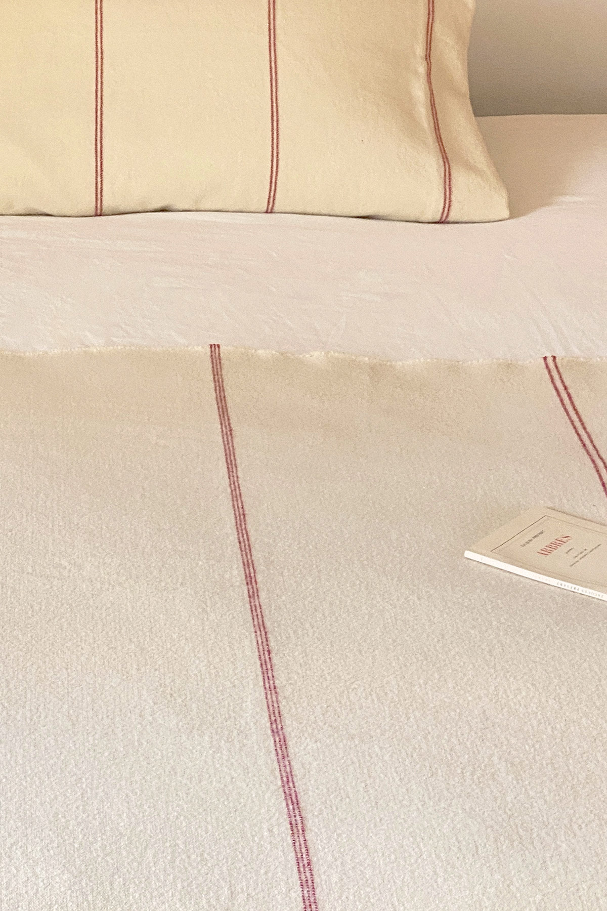 Coussins algue rouge en laine recyclée Coussins algue rouge en laine recyclée