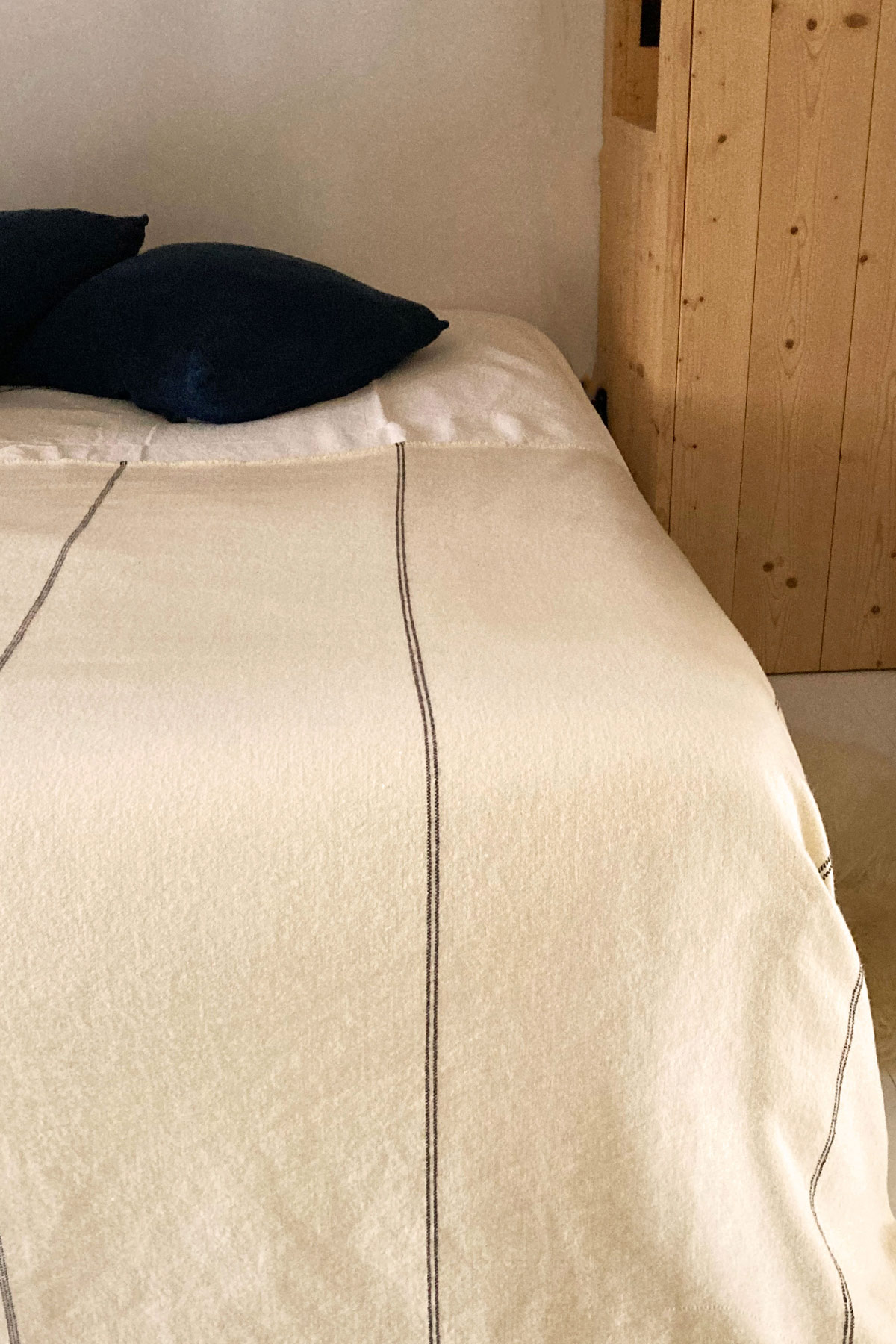 Couverture algue noire en laine recyclée Couverture algue noire en laine recyclée