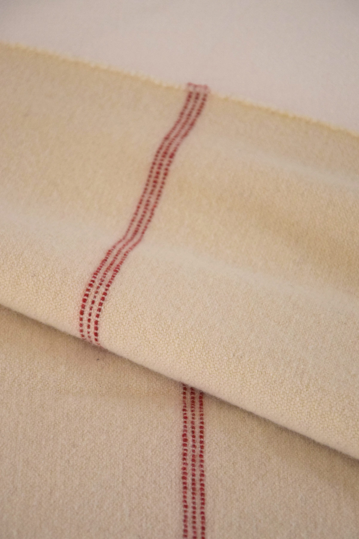 Rideaux algue rouge en laine recyclée